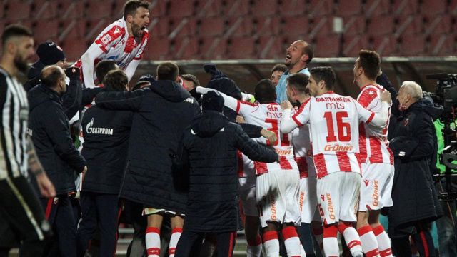 Slavlje fudbalera Zvezde na terenu