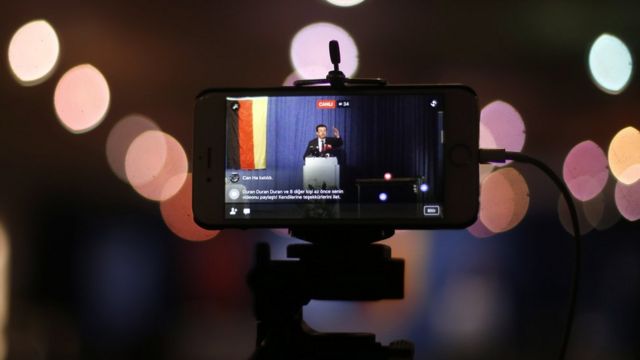 Ekonomi Bakanı Nihat Zeybekçi'nin 2017'deki referandum sırasında Almanya'da yaptığı bir konuşma internet üzerinden yayınlanırken