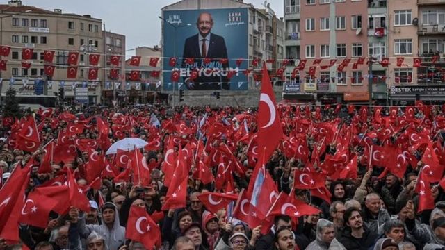 أردوغان يتعثر هذه المرة في استطلاعات الرأي، أمام منافسه الرئيسي ومرشح المعارضة كمال كيليجدار أوغلو