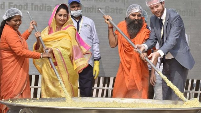 दिल्ली में 900 किलो से अधिक बनी थी खिचड़ी