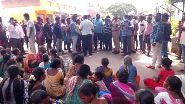 சாலை மறியல் மாணவி மரணம்