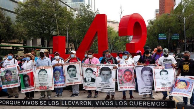 Manifestacion por los 43 de Ayotzinapa