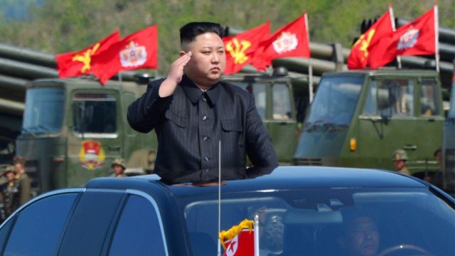 Kim Jong-un en un desfile militar.