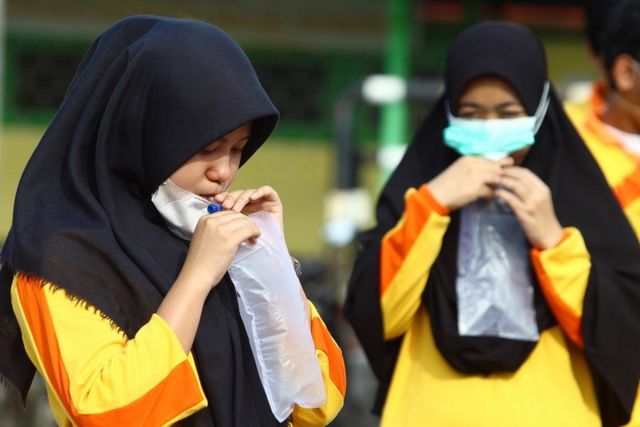 Jilbab Di Sekolah Negeri Saya Lepas Jilbab Dicap Bermoral Buruk Diintimidasi Dikucilkan Lingkungan Bbc News Indonesia