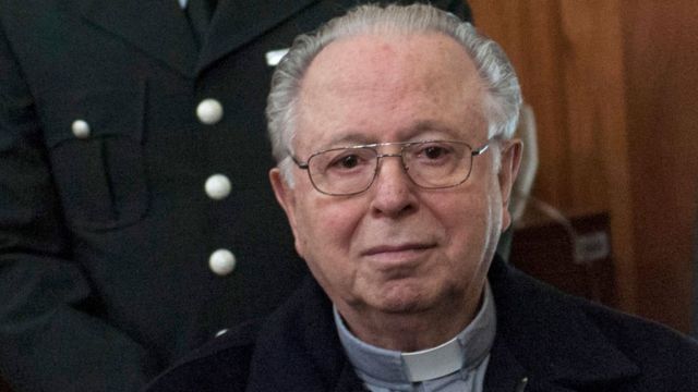 Chile: Fernando Karadima es expulsado del sacerdocio por el papa Francisco  por abuso de menores - BBC News Mundo