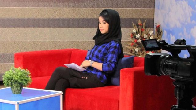 Presentadora de televisión afgana.
