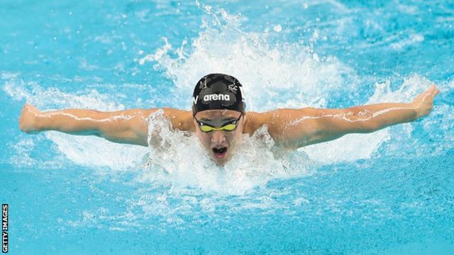 瀬戸大也選手 不倫問題で日本水泳連盟が活動停止処分 cニュース