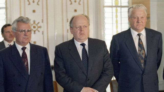Boris Yeltsin, Leonid Kravçuk və Stanislav Şuşkeviç