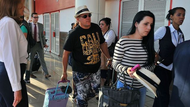 Pasajeros procedentes de EE.UU. llegan a La Habana
