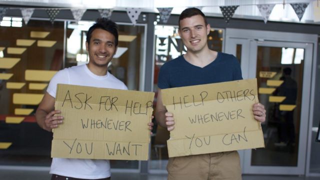 Saf Nazeer (izquierda) y Simon Hills (derecha) fundaron Helpfulpeeps en 2015. (Foto: Simon Hills)