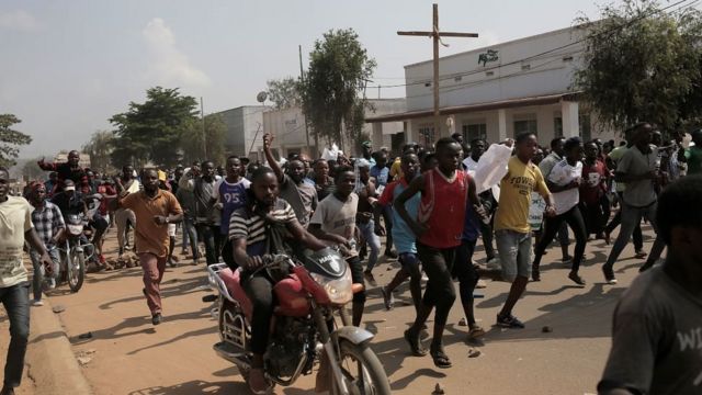 Des centaines de personnes ont manifesté dans les rues de Beni contre le report des élections dans leurs contrées.