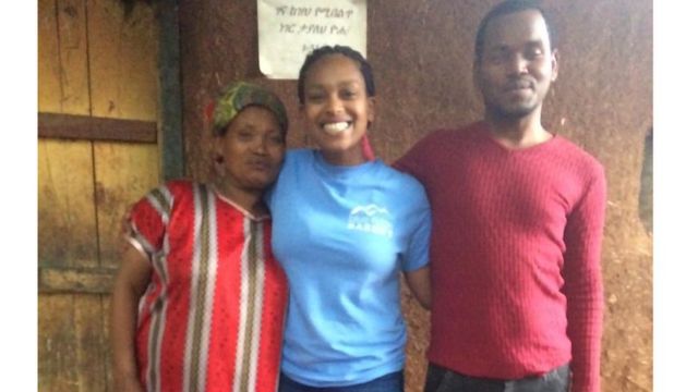 አማረች፣ እናቷ እና ታላቅ ወንድሟ