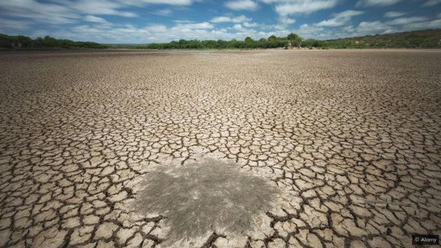 موسمیاتی تبدیلی کی وجہ سے پانی میں کمی کی بھی پیشن گوئیاں کی جا رہی ہیں