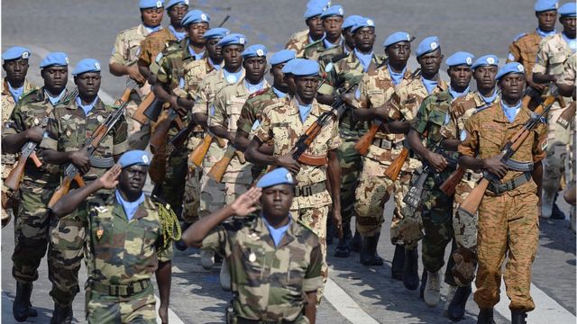 جنود من بعثة الأمم المتحدة المتكاملة متعددة الأبعاد لتحقيق الاستقرار في مالي (مينوسما) 2013