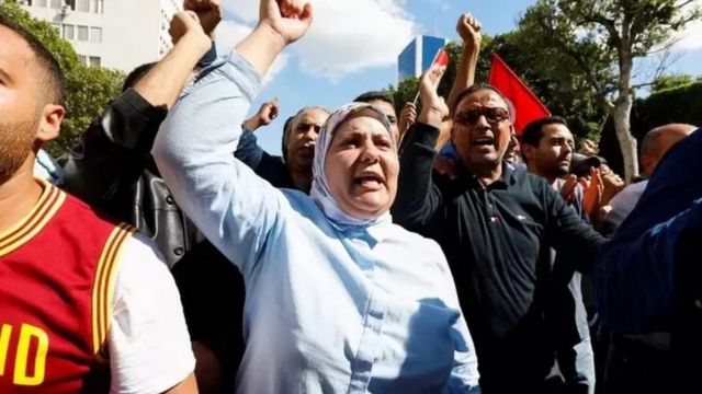 أنصار حركة النهضة في مظاهرات مناهضة للرئيس قيس سعيد في تونس