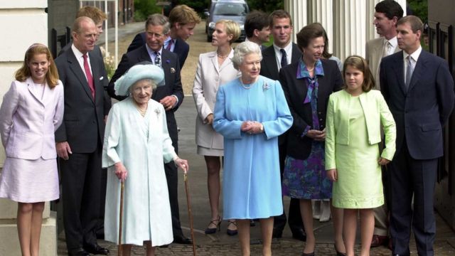 Celebración del 101 cumpleaños de la reina madre de Inglaterra en 2001