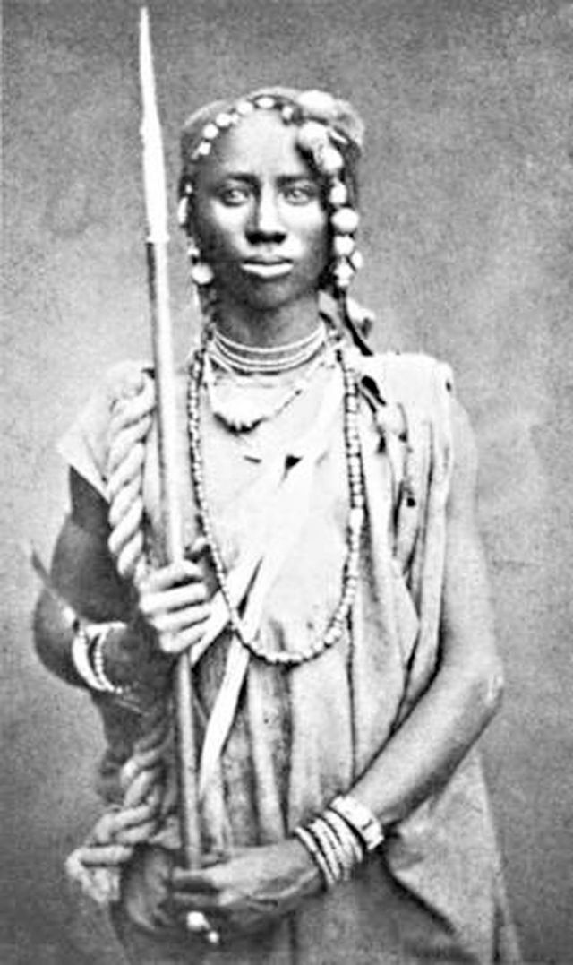 Leyenda original: Una miembro de las Amazonas Mino o 'Dahomey', 1890.