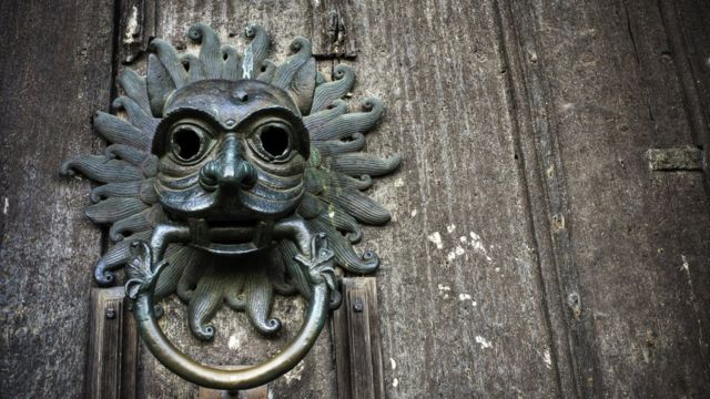 Дверной молоток на дверях Даремского собора