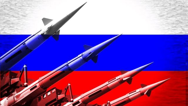 رؤوس حربية على واجهة العلم الروسي