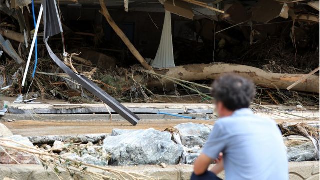 9일 오후 전남 담양 무정면 봉안리 마을에 집중호우와 산사태로 한 주택이 처참하게 파손돼 있다