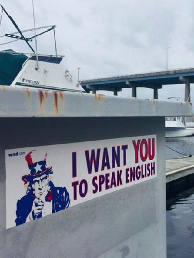 Cartel que dice "Quiero que hables inglés"
