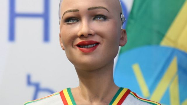 ሮቦቷ ሶፊያ ኢትዮጵያ ሳለች የተነሳችው ፎቶ