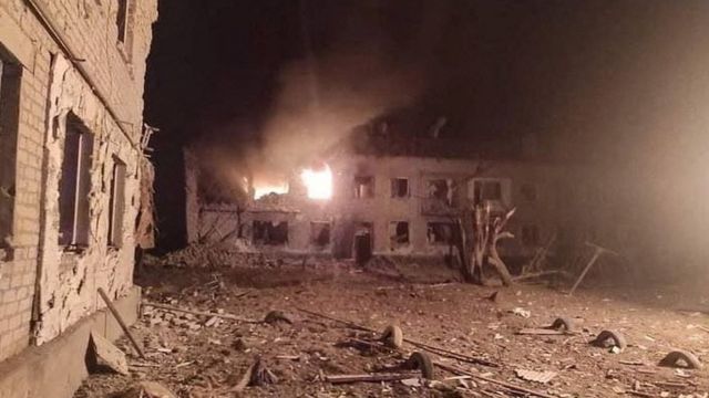 Edificios destruidos después de bombardeos en la ciudad de Starobilsk, en la región de Luhansk, Ucrania.