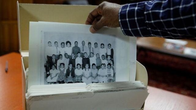Historiador mostra foto antiga de estudantes em Evanston