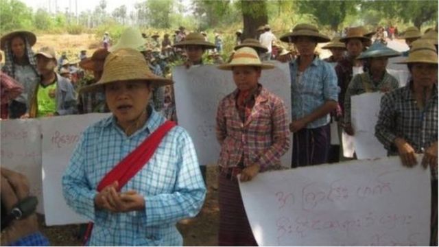 ဒေသခံတောင်သူတွေ စီမံကိန်းရပ်ဆိုင်းဖို့ ဆန္ဒဖော်ထုတ်ခဲ့စဉ်