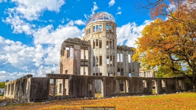 Món bánh xèo Nhật nổi tiếng sau vụ ném bom hạt nhân Hiroshima - BBC News Tiếng Việt
