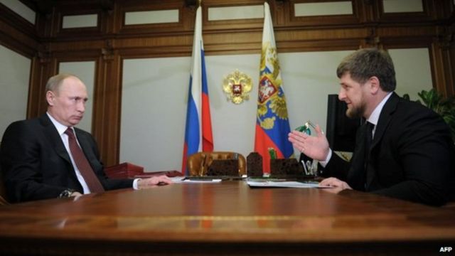 يعتمد الرئيس بوتين على قديروف (إلى اليمين) لتعزيز القوة الروسية في الشيشان