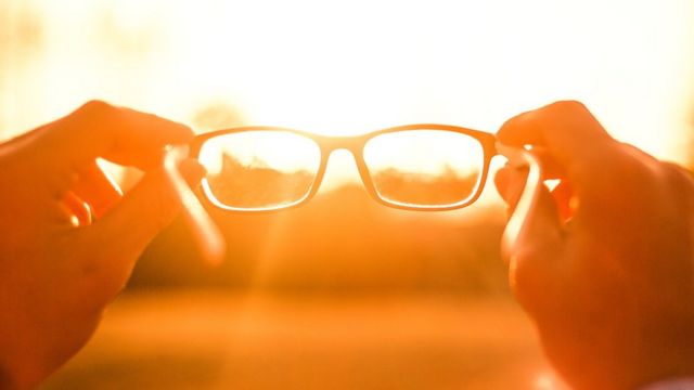 Por qué 2.500 millones de personas aún no tienen gafas, un del siglo XIII que mejoraría sus vidas - BBC News Mundo