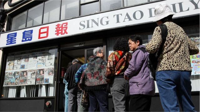 Chinese Americans line up outside of the Sing Tao News offices to donate money for the victims of the earthquake in China May 14, 2008 in the Chinatown neighborhood of San Francisco, California.