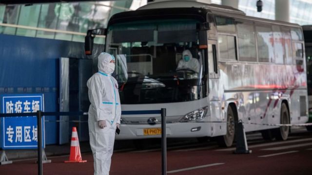 2021年1月14日，武汉一辆转运隔离人员的大巴车
