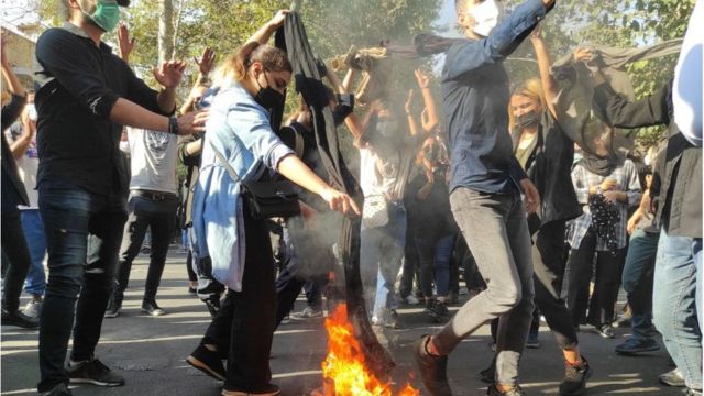 Jogador iraniano reclama de perguntas sobre protestos: Estamos