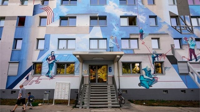 І стару "панельку" можна перетворити у цілком пристойне житло. В Німеччині