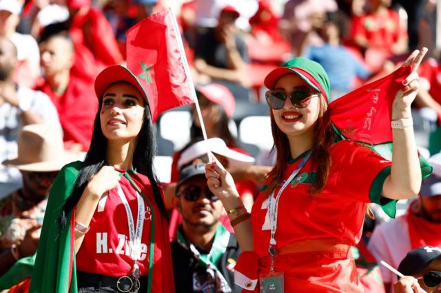 الجمهور المغربي يتطلع إلى ترقية منتخب بلاده إلى دور الـ16