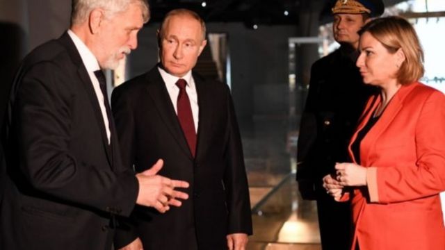 Putin visited the Moscow Archaeological Museum on November 4.