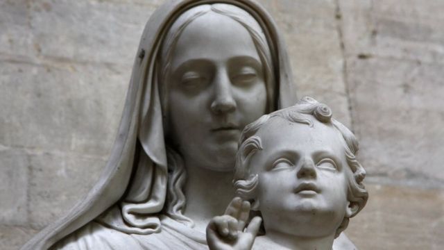 法国诺曼底一个教堂中的圣母和圣婴