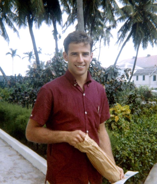 جو بايدن عام 1967، وهي في الخامسة والعشرين