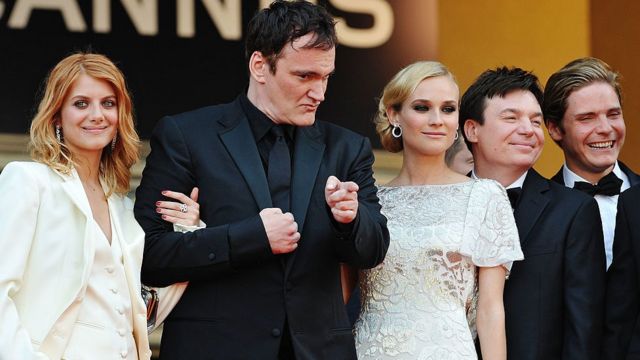 Daniel Brühl junto a Mike Myers, Diane Kruger, Quentin Tarantino y Mélanie Laurent promocionando Malditos Bastardos.