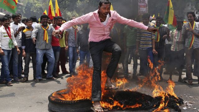 कावेरी नदी के पानी के बंटवारे पर बैंगलूरू में हाल ही में हिंसक विरोध प्रदर्शन