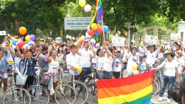 Diễu hành Viet Pride đầu tiên ở Hà Nội năm 2012