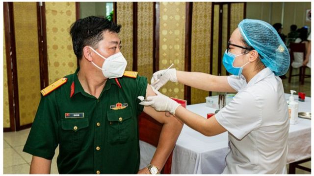 Quân đội Việt Nam đặt mục tiêu 100% quân nhân được tiêm vaccine