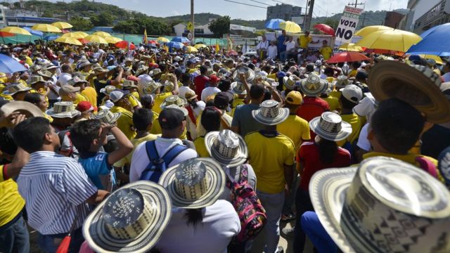 Panorámica de un acto a favor del "no" en Colombia.