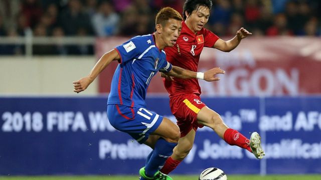Vietnam's Nguyen Tuan Anh (R) fights for the ball with Taiwan's Chen Po-Liang during a World Cup 2018 qualifying football match between Vietnam and Taiwan in Hanoi on March 24, 2016.
