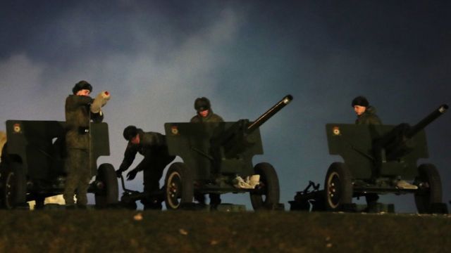 Военные на салюте в честь освобождения Братиславы