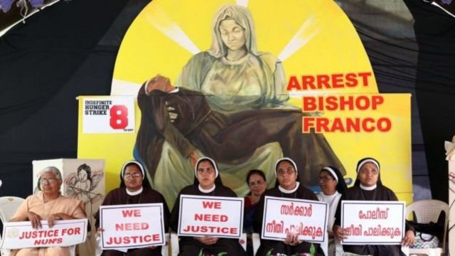 Biarawati Katolik di Kerala, India, mendedak penangkapan Pastor Franco Mulakkal atas dugaan perkosaan.