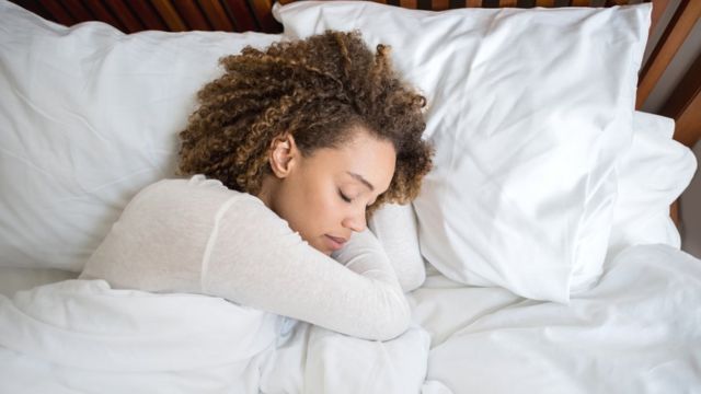 สุขภาพ : นอนน้อยเพียงคืนละ 4 ชั่วโมงไม่อ่อนเพลีย หากมียีนกลายพันธุ์ - Bbc  News ไทย