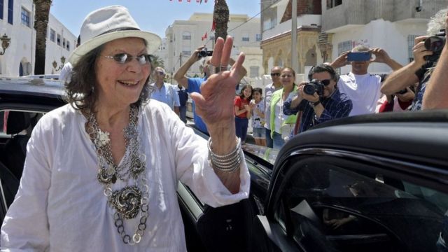 الممثلة الإيطالية التونسية كلوديا كاردينالي تحضر افتتاح شارع باسمها قرب العاصمة التونسية في 29 مايو/أيار 2022